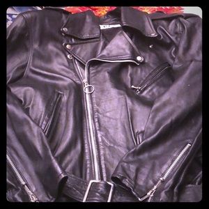 Leather Jacket with shoulders pads!